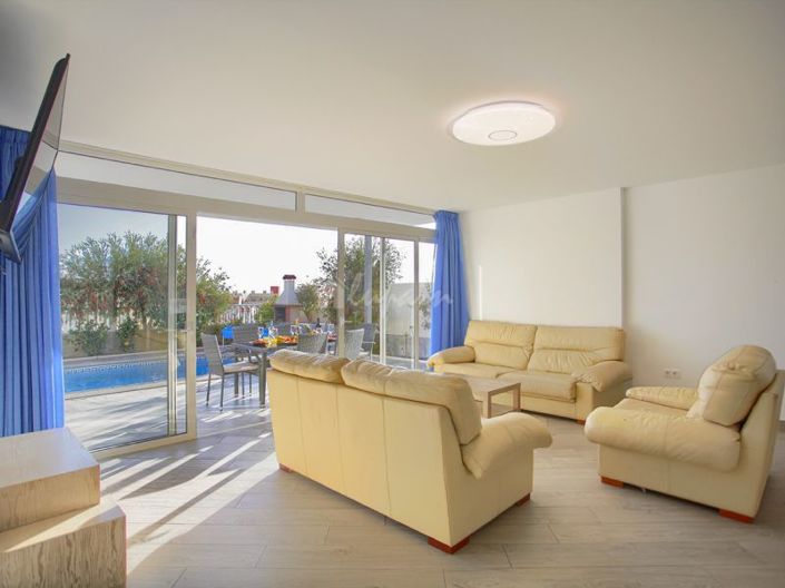 Image No.12-6 Bed Villa for sale