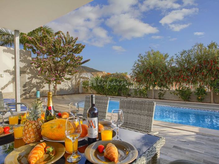 Image No.2-6 Bed Villa for sale