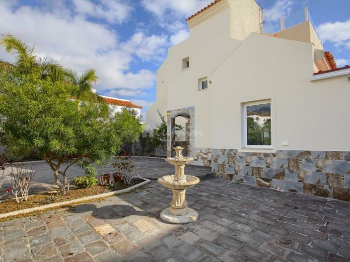 Image No.9-6 Bed Villa for sale