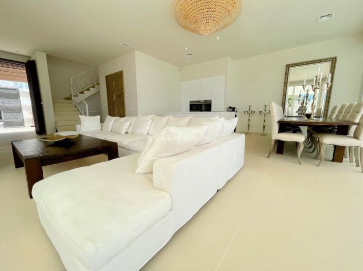 Image No.10-3 Bed Villa for sale