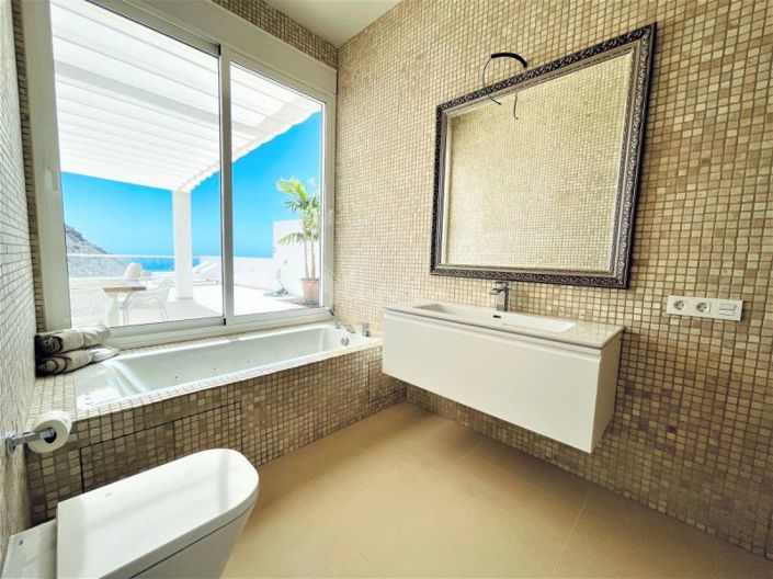 Image No.18-3 Bed Villa for sale