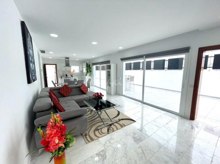 Image No.10-3 Bed Villa for sale