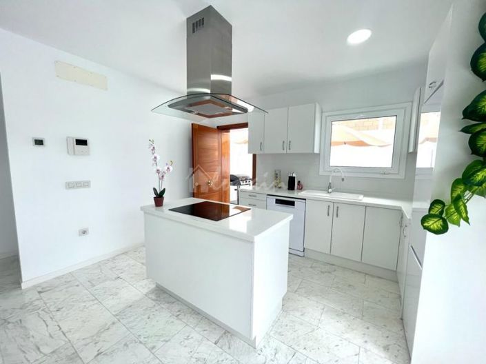 Image No.18-3 Bed Villa for sale