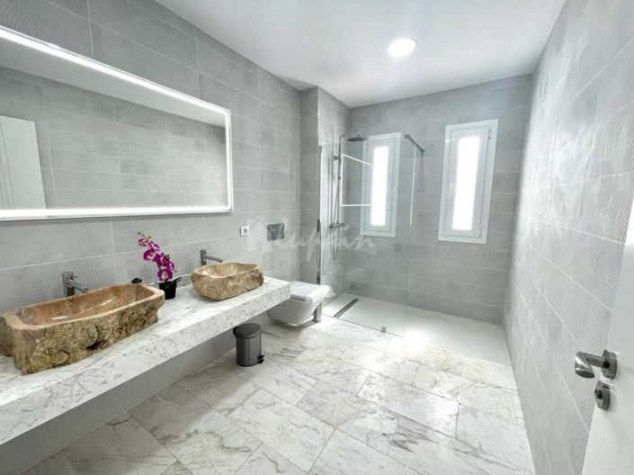 Image No.28-3 Bed Villa for sale