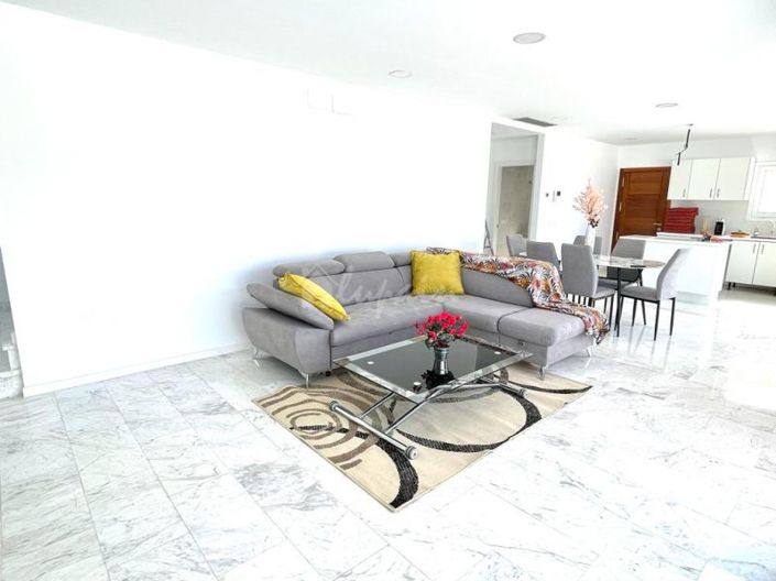 Image No.7-3 Bed Villa for sale