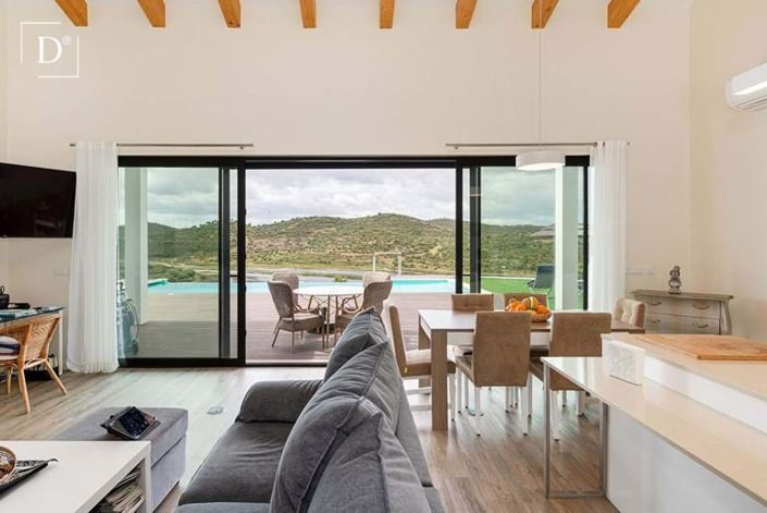 Image No.2-6 Bed Villa for sale