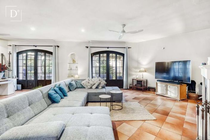 Image No.7-Propriété de 7 chambres à vendre à Estói