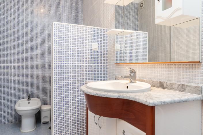 Image No.19-5 Bed House for sale