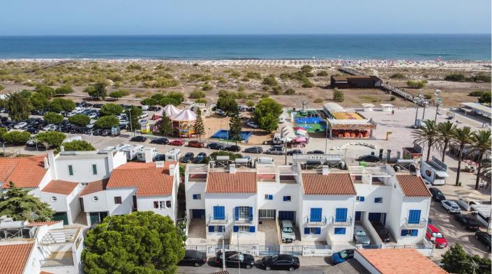 Image No.2-Jumelé de 4 chambres à vendre à Manta Rota