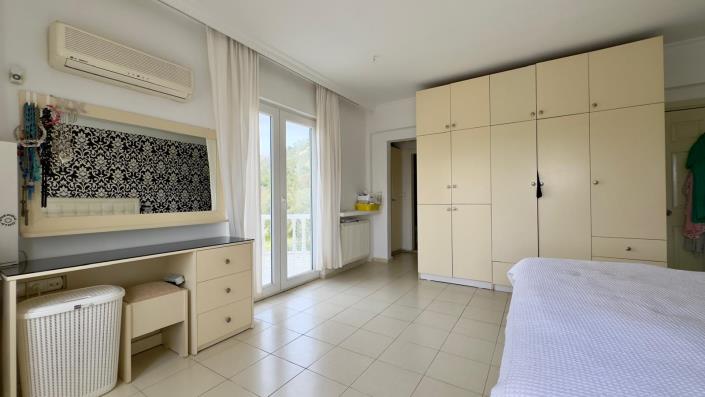 Image No.36-5 Bed Villa / Detached for sale