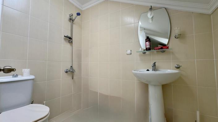 Image No.42-5 Bed Villa / Detached for sale