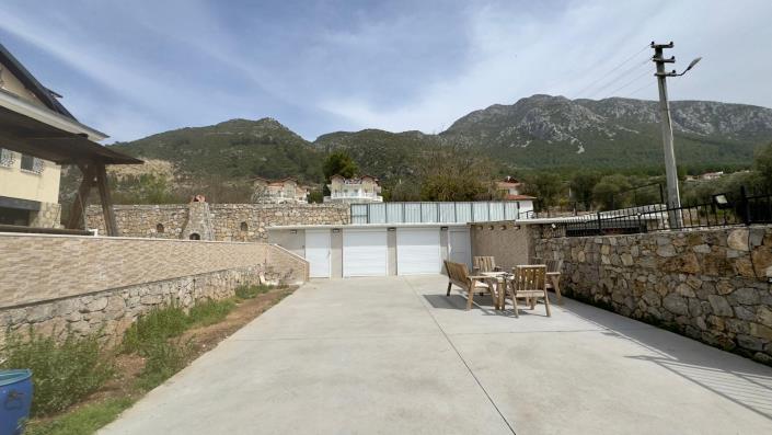 Image No.44-5 Bed Villa / Detached for sale