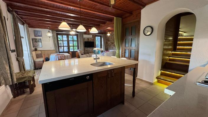 Image No.43-6 Bed Villa / Detached for sale