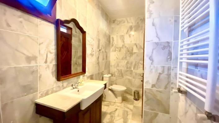 Image No.9-6 Bed Villa / Detached for sale