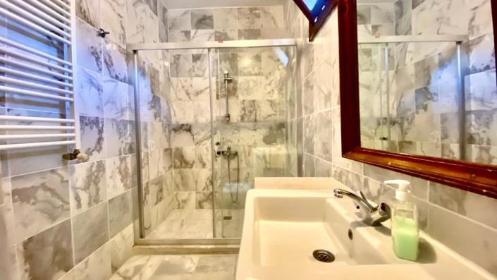 Image No.10-6 Bed Villa / Detached for sale