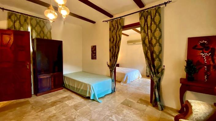 Image No.18-6 Bed Villa / Detached for sale