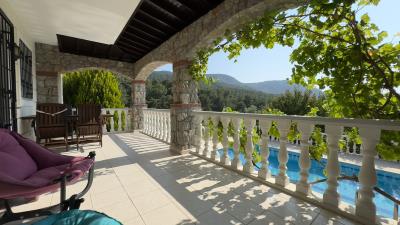 Detached-Villa-with-Great-Views--3-