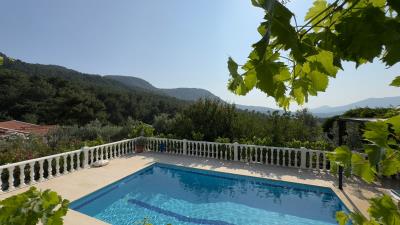 Detached-Villa-with-Great-Views--7-