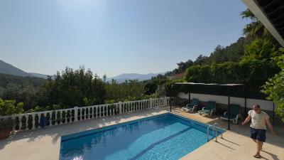 Detached-Villa-with-Great-Views--11-
