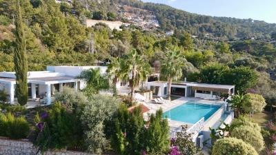 Secluded-Villa-with-Stunning-Sea-Views--60-