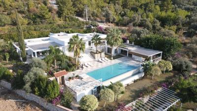 Secluded-Villa-with-Stunning-Sea-Views--64-