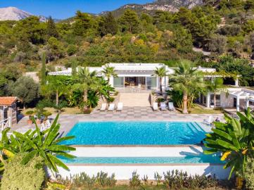 Secluded-Villa-with-Stunning-Sea-Views--67-