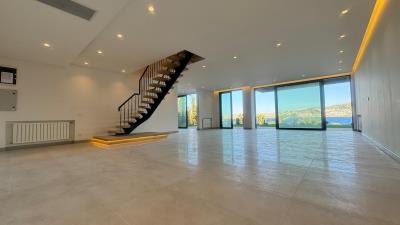 Brand-New-Seafront-Villa---12-