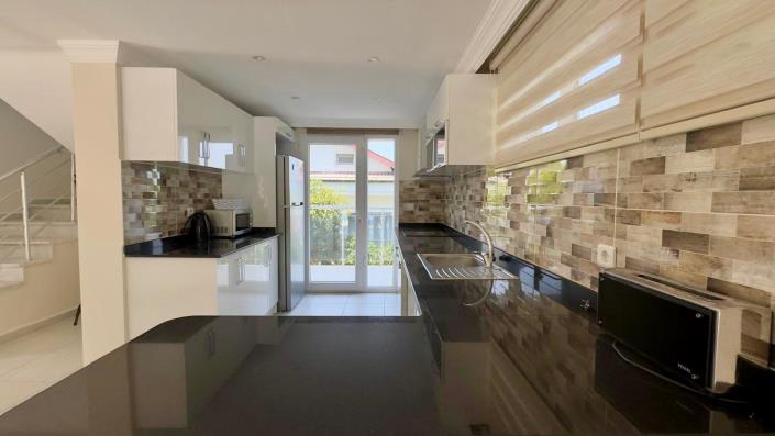 Image No.12-3 Bed Villa / Detached for sale