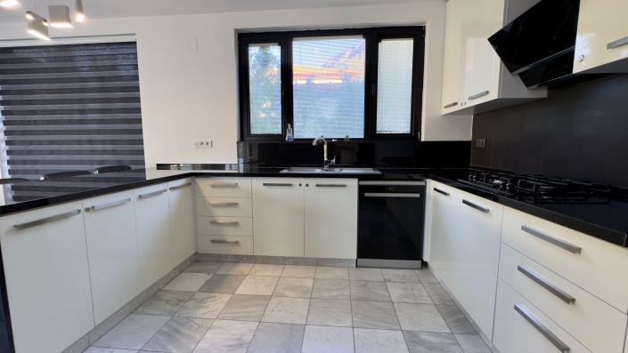 Image No.17-5 Bed Villa / Detached for sale