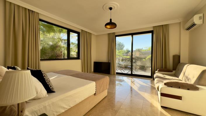 Image No.20-5 Bed Villa / Detached for sale