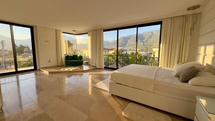 Image No.25-5 Bed Villa / Detached for sale