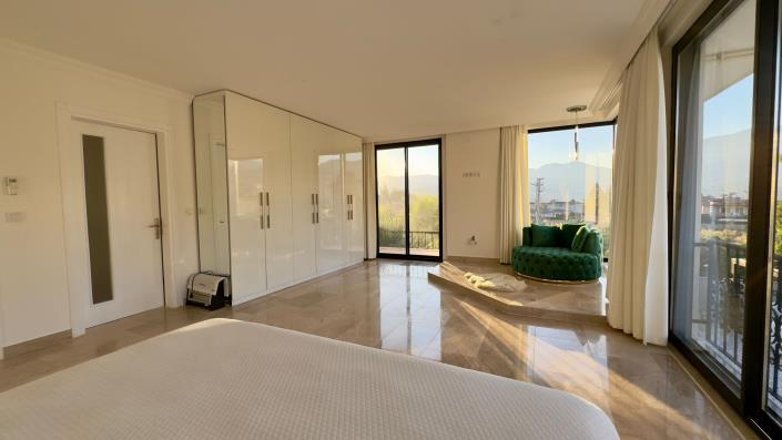 Image No.27-5 Bed Villa / Detached for sale