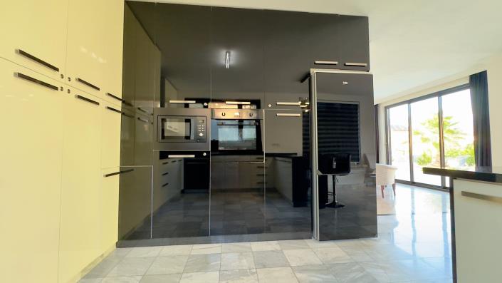 Image No.28-5 Bed Villa / Detached for sale