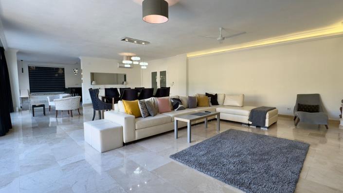 Image No.13-5 Bed Villa / Detached for sale