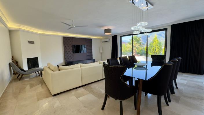 Image No.14-5 Bed Villa / Detached for sale