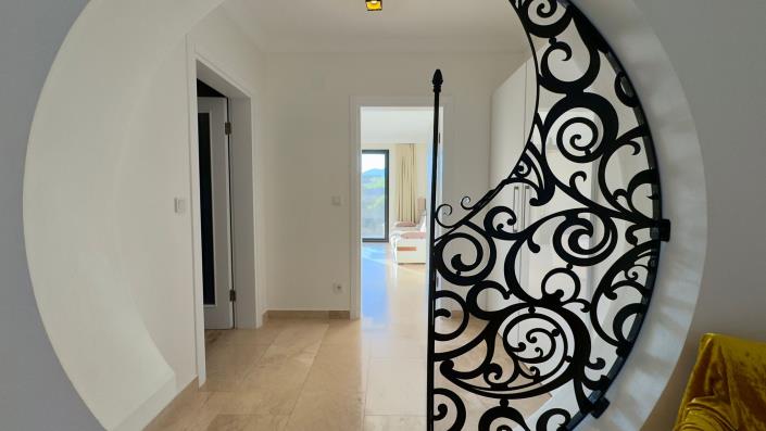 Image No.11-5 Bed Villa / Detached for sale