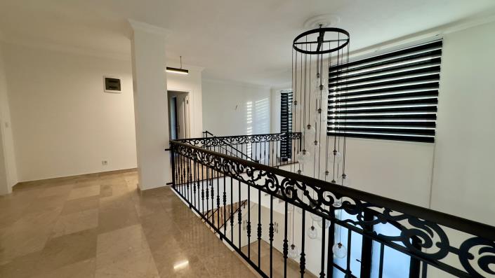 Image No.19-5 Bed Villa / Detached for sale