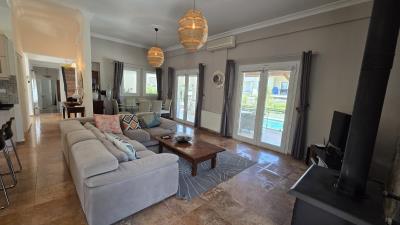 Spacious-Modern-Villa-in-Uzumlu--28-
