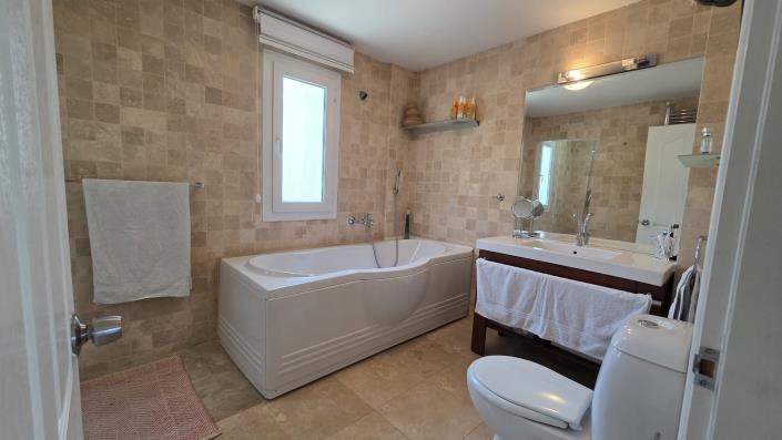 Image No.32-4 Bed Villa / Detached for sale