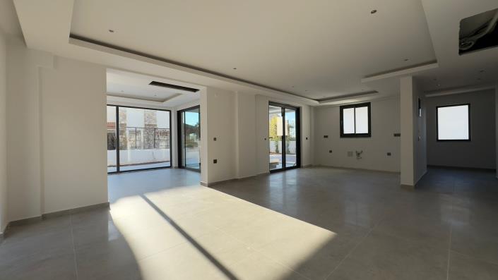 Image No.29-4 Bed Villa / Detached for sale