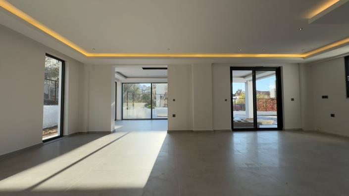 Image No.34-4 Bed Villa / Detached for sale