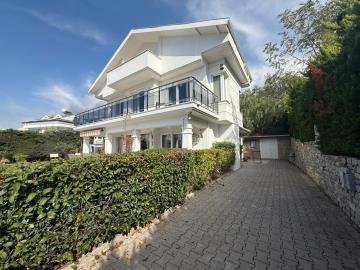 Detached-Contemporary-Villa-in-Ovacik--29-