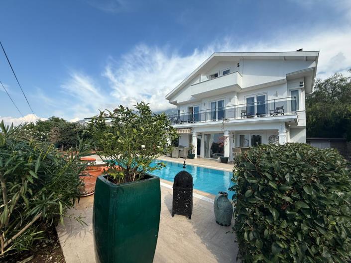 Image No.8-4 Bed Villa for sale