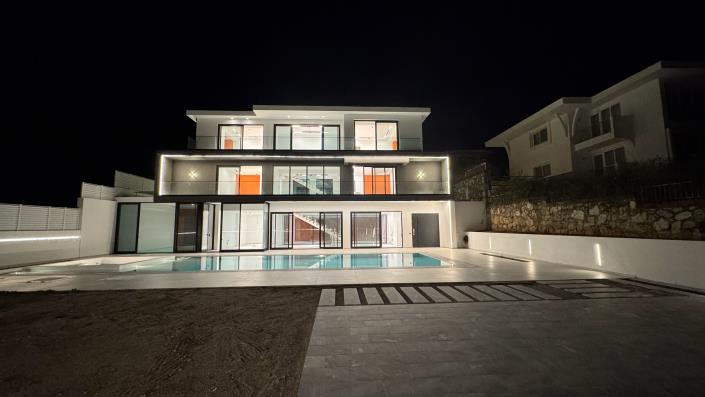 Image No.2-4 Bed Villa for sale