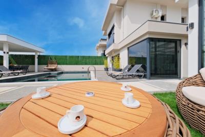 Stunning-Modern-Villa-in-Ovacik--17-