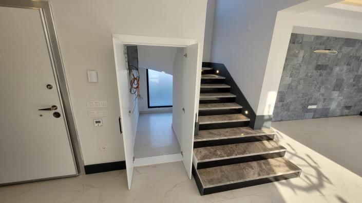 Image No.10-4 Bed Villa for sale