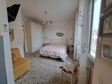 fa9e2338-0d72-419e-8331-deb99e4785da