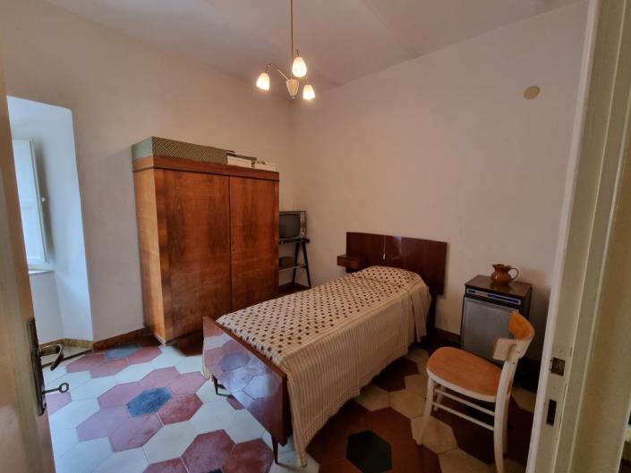 Image No.8-5 Bed Townhouse for sale