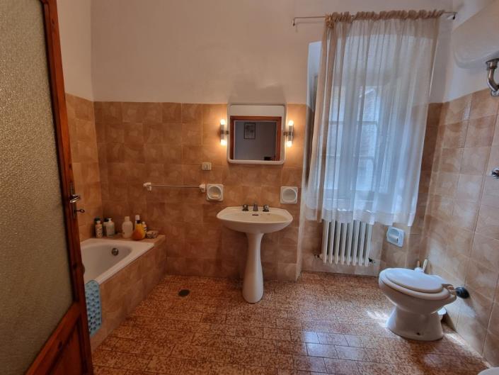 Image No.11-5 Bed Townhouse for sale