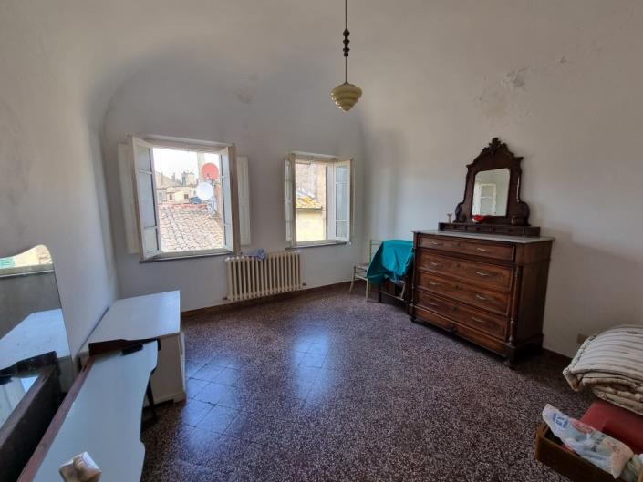 Image No.12-5 Bed Townhouse for sale